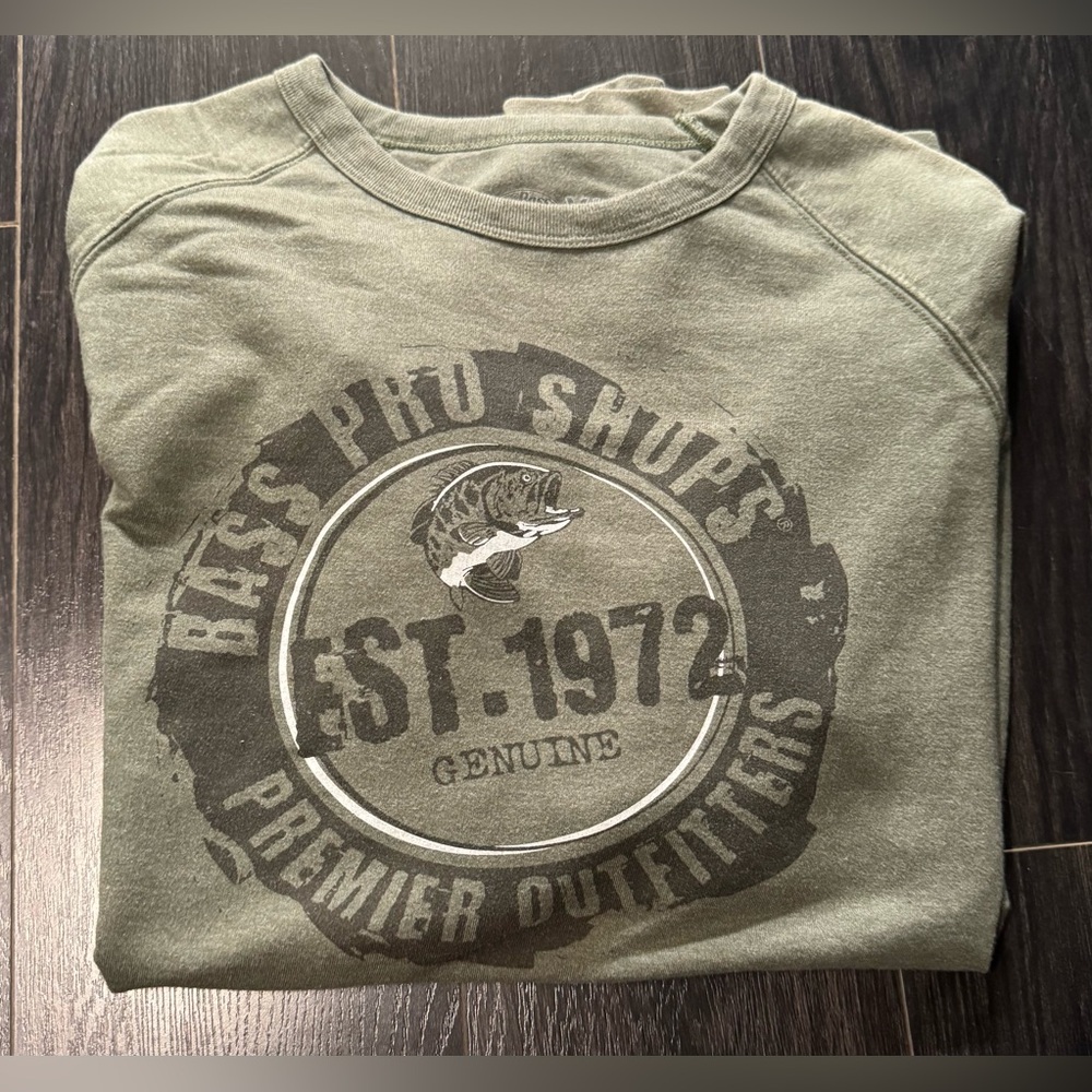 Bass Pro Shops Green Sweatshirt